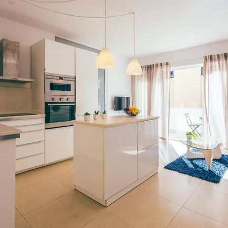 Perfect Location Duplex 2br דירה