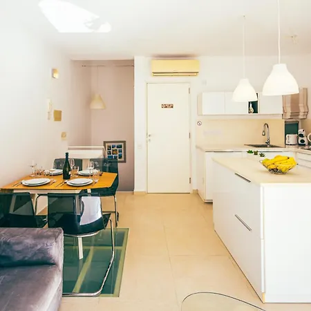 Perfect Location Duplex 2br * Sliema