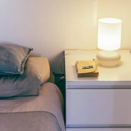 Perfect Location Duplex 2br דירה *