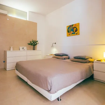 דירה Perfect Location Duplex 2br *
