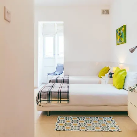 Perfect Location Duplex 2br *