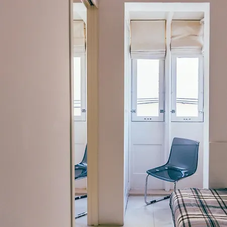 Perfect Location Duplex 2br *