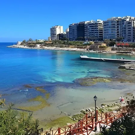 Perfect Location Duplex 2br דירה *